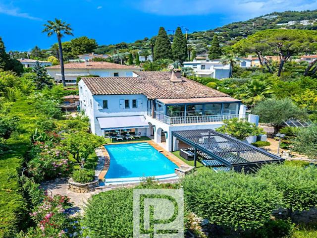 Maison avec piscine et jardin