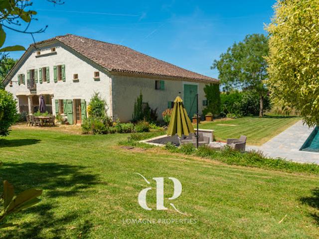 Maison avec piscine et jardin
