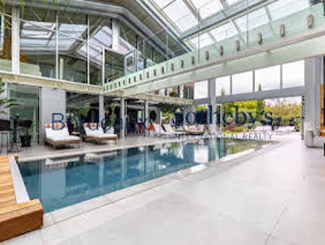 Maison avec piscine et jardin