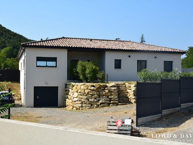 Maison avec piscine et jardin