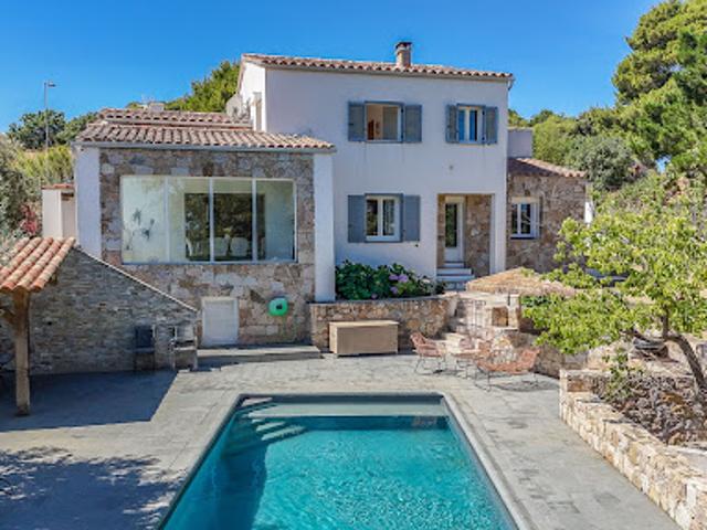 Maison avec piscine et jardin