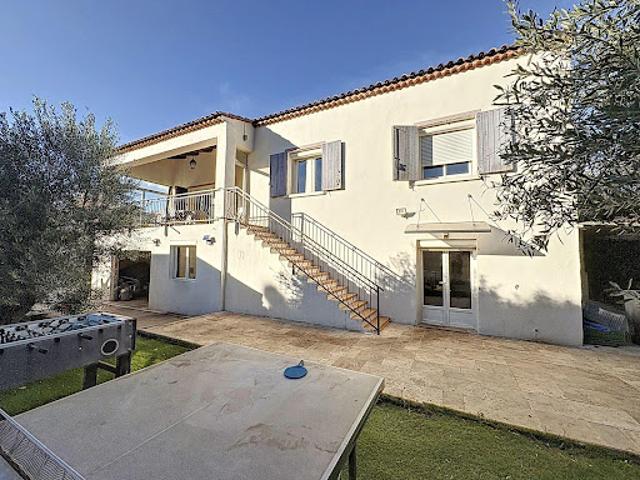 Maison avec piscine et jardin
