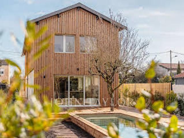 Maison avec Piscine et Jardin