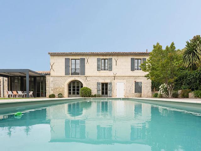 Maison avec piscine et jardin