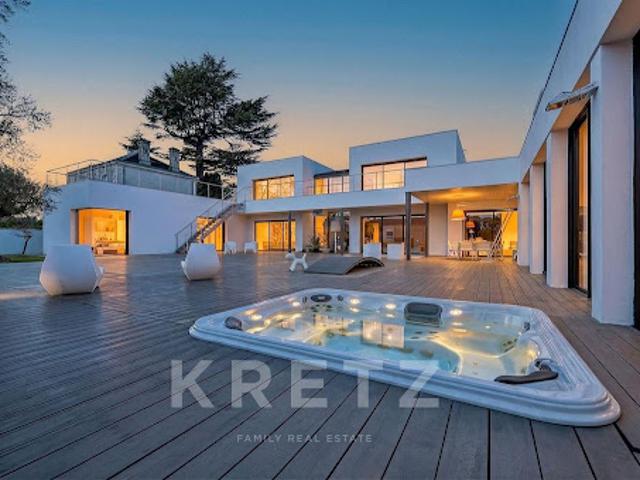 Maison avec piscine et jardin