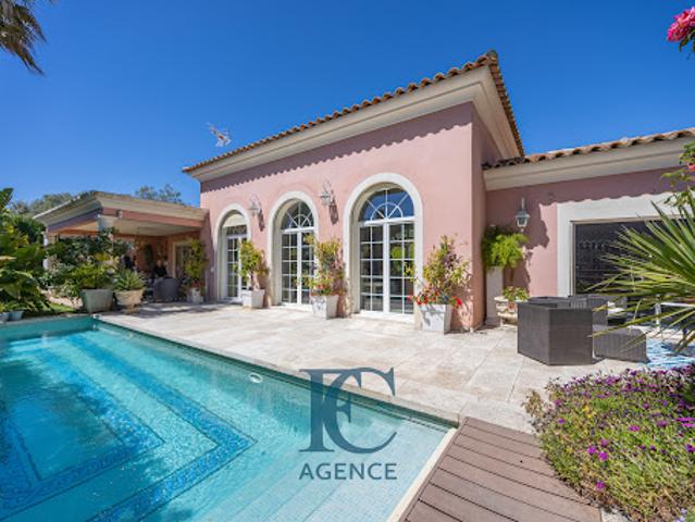 Maison avec piscine et jardin