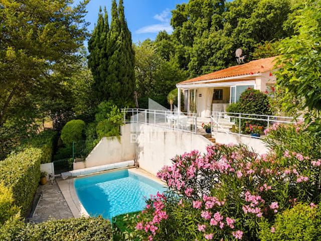 Maison avec piscine et jardin