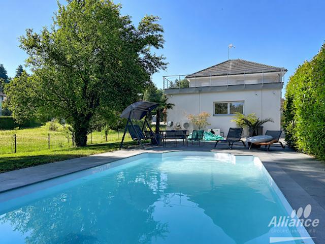 Maison avec piscine et jardin