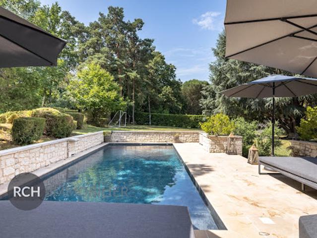 Maison avec piscine et jardin