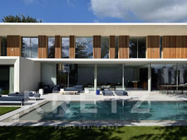 Maison avec piscine et jardin
