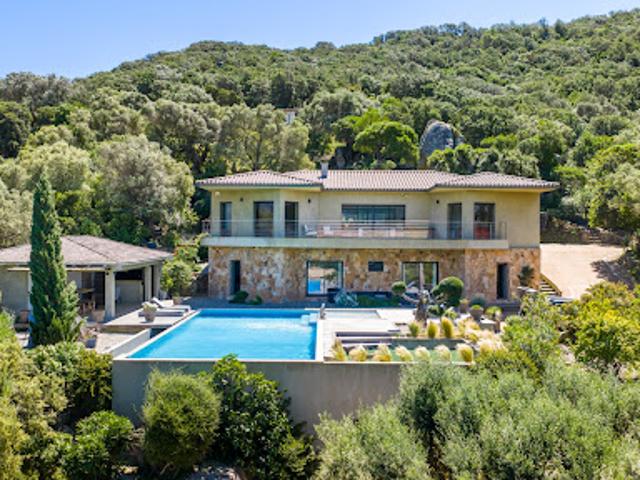 Maison avec piscine et jardin