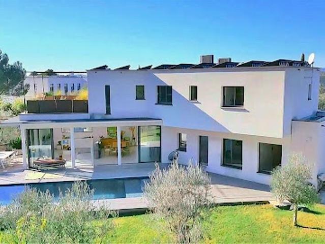 Maison avec piscine et jardin