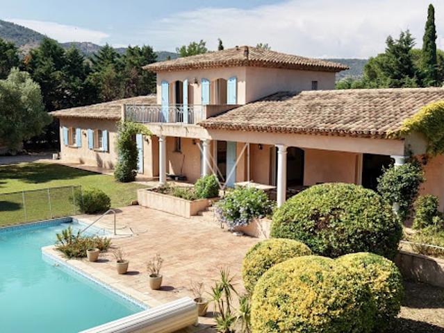 Maison avec piscine et jardin