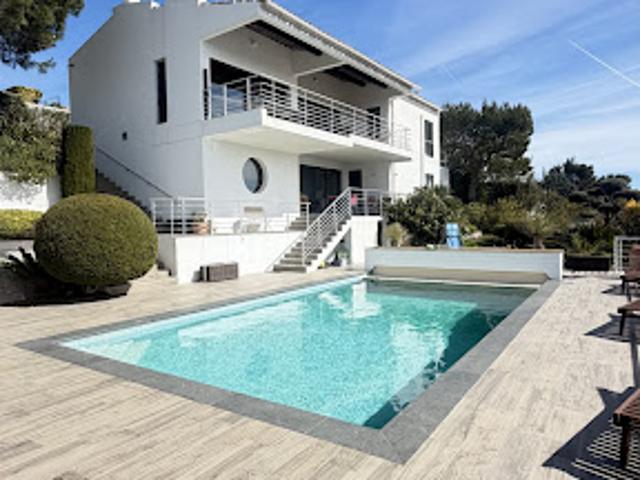 Maison avec piscine et jardin
