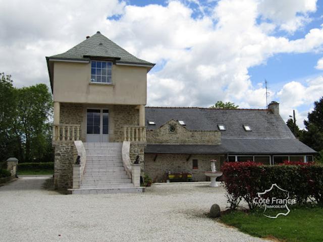 Maison avec piscine et jardin