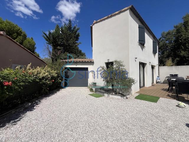 Maison avec piscine et jardin