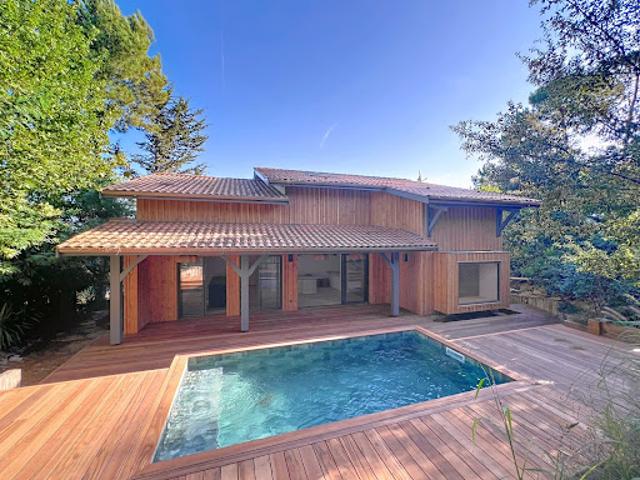 Maison avec piscine et jardin