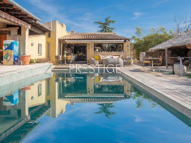 Maison avec piscine et jardin