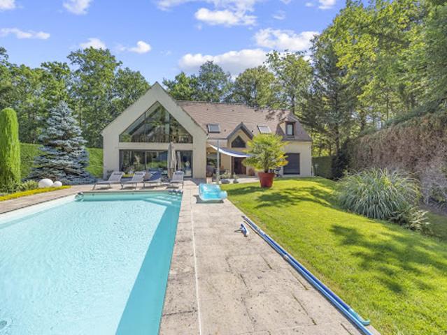 Maison avec piscine et jardin