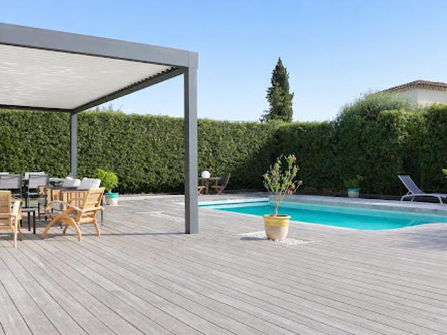 Maison avec piscine et jardin