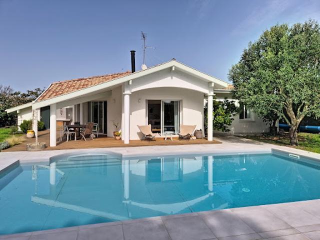 Maison avec piscine et jardin