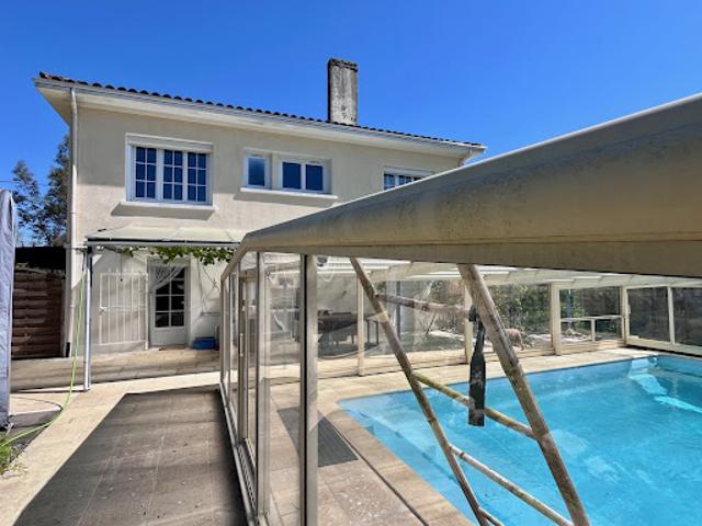 Maison avec piscine et jardin