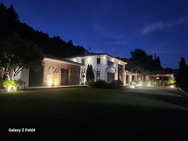 Maison avec piscine et jardin