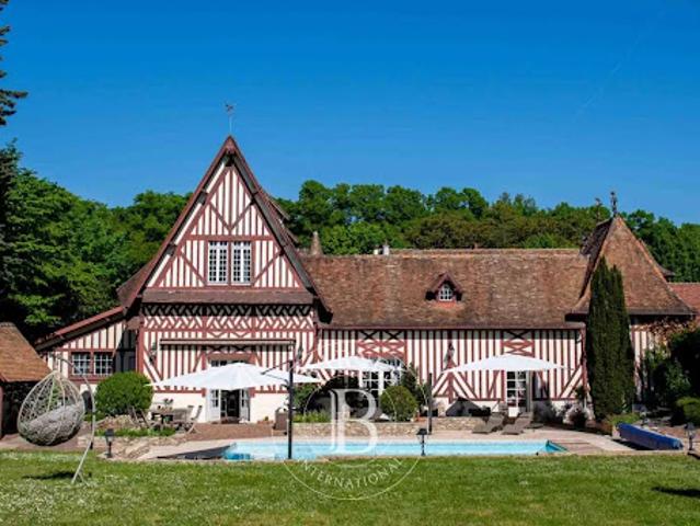 Maison avec piscine et jardin