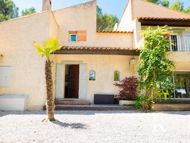 Maison avec piscine et jardin