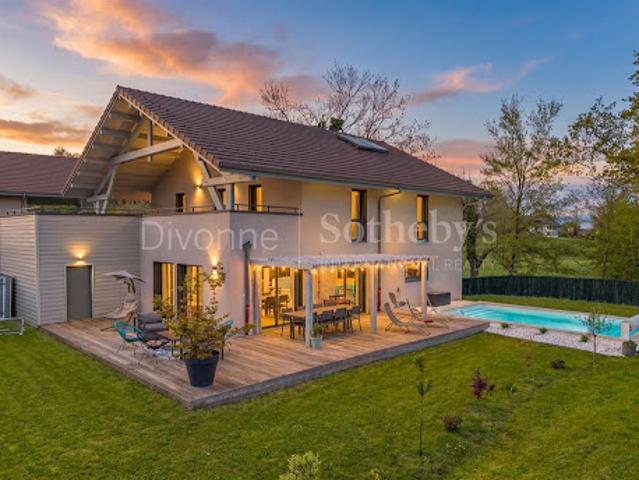 Maison avec piscine et jardin