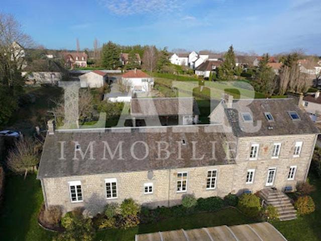 Maison avec piscine et jardin