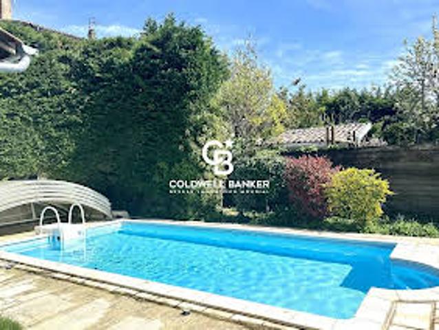 Maison avec piscine et jardin