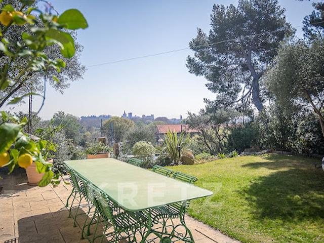 Maison avec piscine et jardin