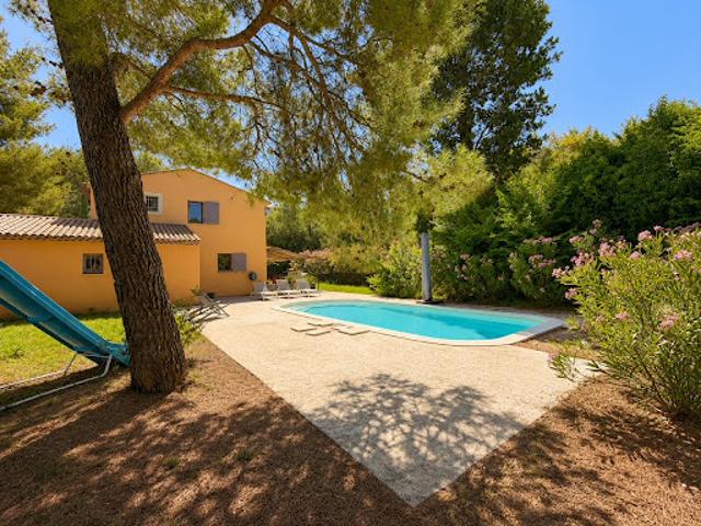 Maison avec piscine et jardin