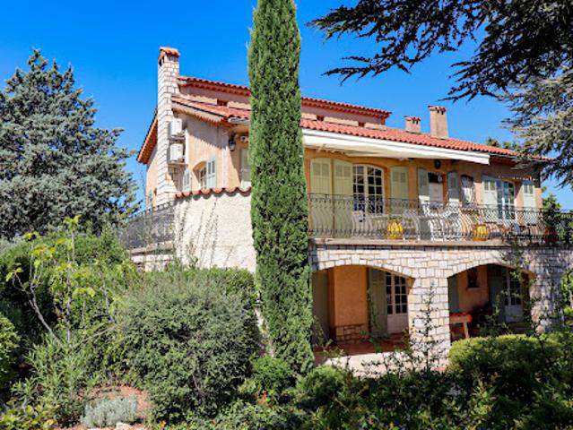 Maison avec piscine et jardin