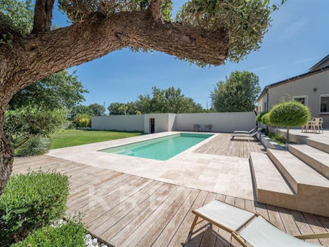Maison avec piscine et jardin