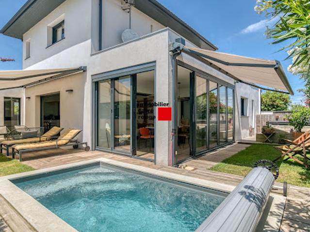 Maison avec piscine et jardin