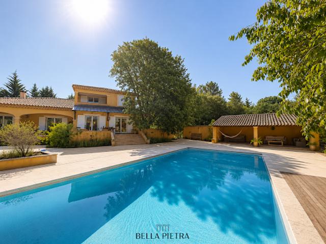 Maison avec piscine et jardin