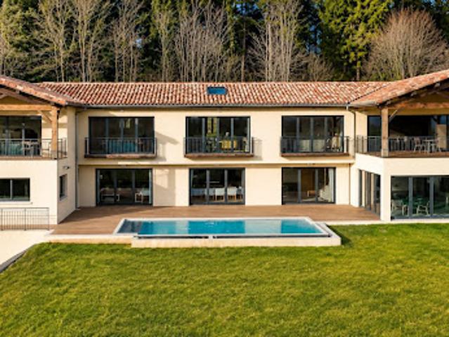 Maison avec piscine et jardin