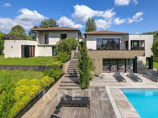 Maison avec piscine et jardin