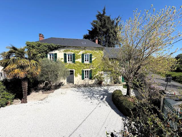 Maison avec piscine et jardin