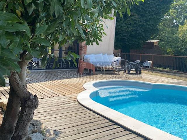 Maison avec piscine et jardin