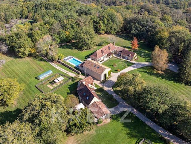 Maison avec piscine et jardin