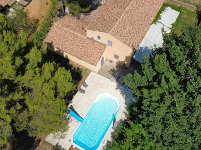 Maison avec piscine et jardin
