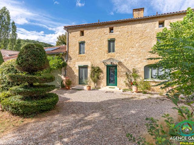 Maison avec piscine et jardin