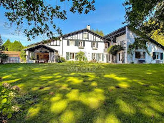 Maison avec Piscine et Jardin
