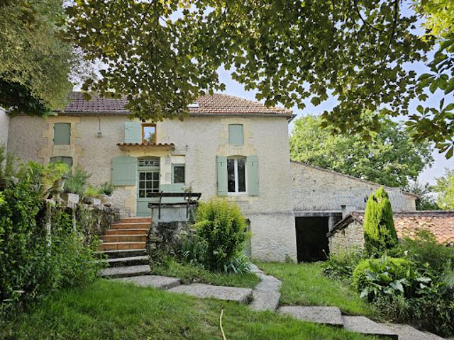Maison avec piscine et jardin