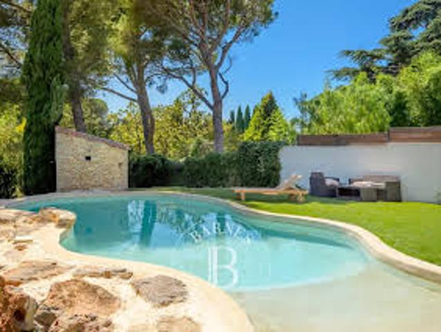 Maison avec Piscine et Jardin