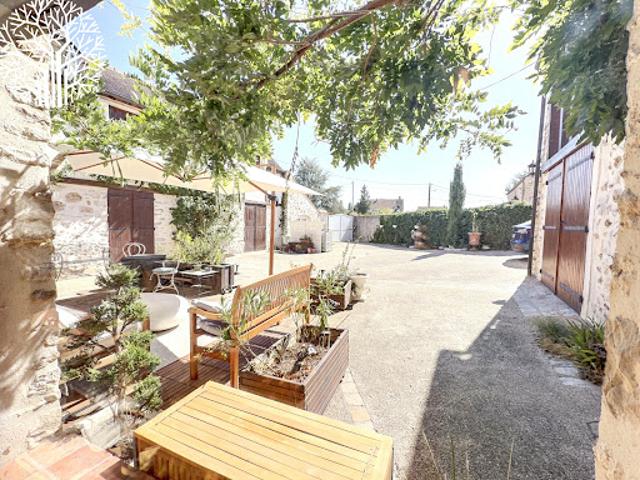 Maison avec piscine et jardin