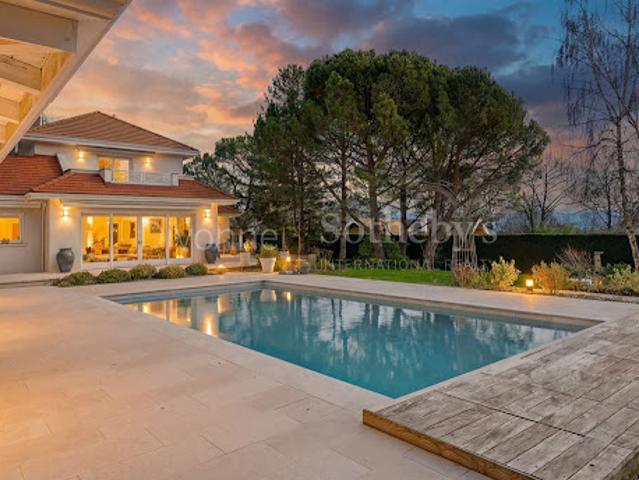 Maison avec piscine et jardin
